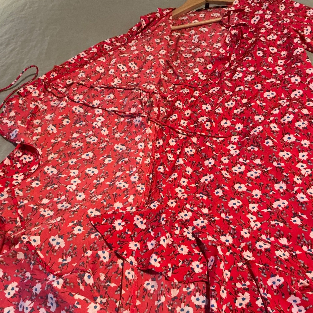 Veto Moda Molly 3/4 sleeve wrap dress in red with floral pattern - Picture 5 of 11